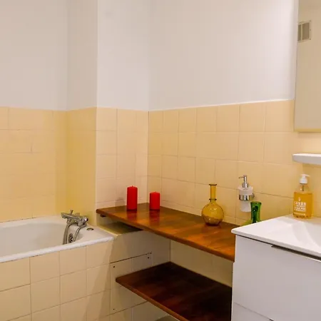 Apartment Martina - Seafront Balcony Spacious - By Tgb
