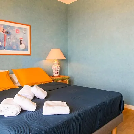 Martina - Seafront Balcony Spacious - By Tgb *