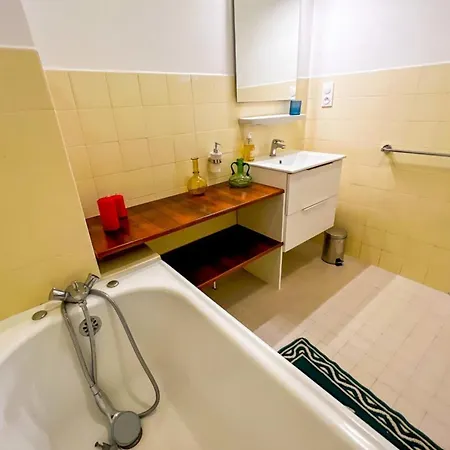 Martina - Seafront Balcony Spacious - By Tgb Apartment