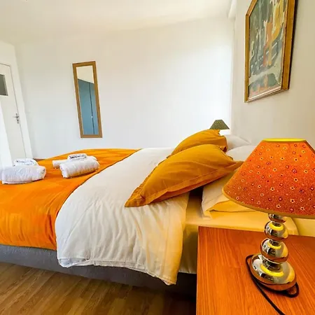 Martina - Seafront Balcony Spacious - By Tgb
