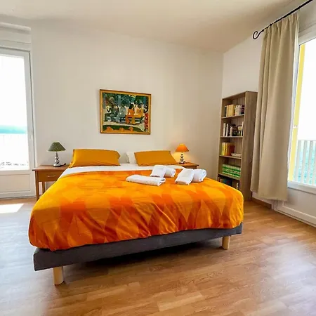 Apartment Martina - Seafront Balcony Spacious - By Tgb *