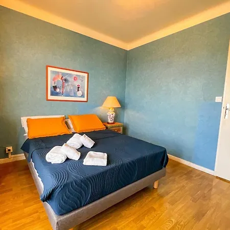 Martina - Seafront Balcony Spacious - By Tgb