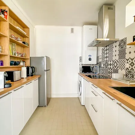 Apartment Martina - Seafront Balcony Spacious - By Tgb
